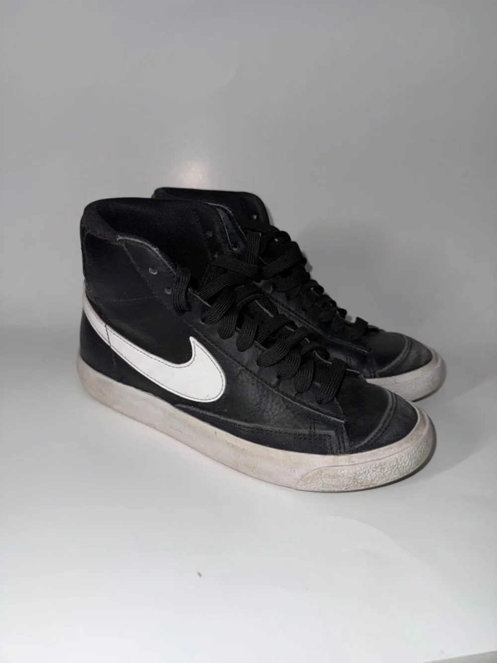 Nike Blazer Mid '77 Vintage sneakers black and white youth size 4
